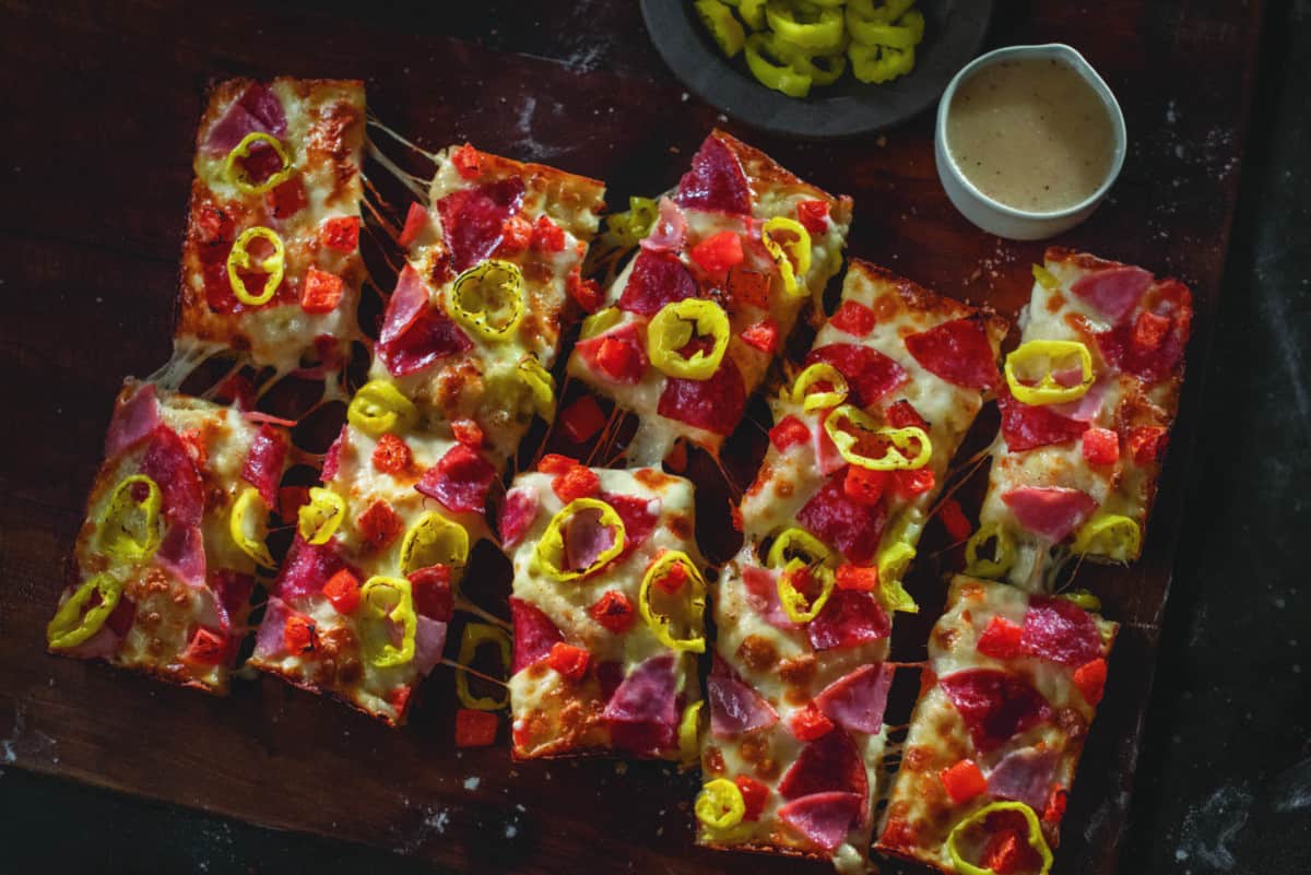 Pizza, Wings, and Salads Jet's Pizza