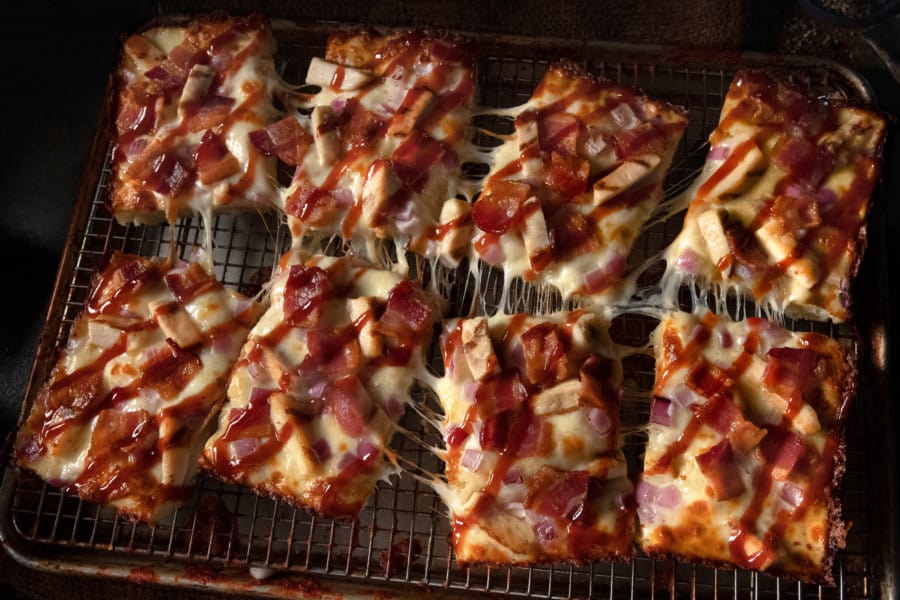 https://www.jetspizza.com/wp-content/uploads/2022/01/Website_Specialty-Pizza_BBQ-Chicken-900x600.jpg